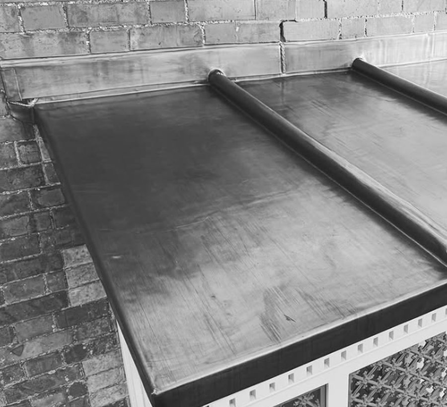 Hand-dressed lead box gutter